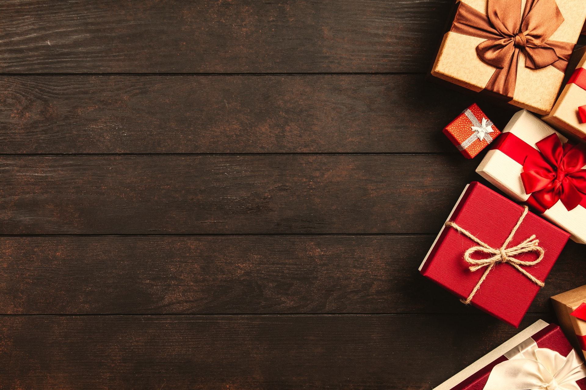 red-white-and-brown-gift-boxes-1303081