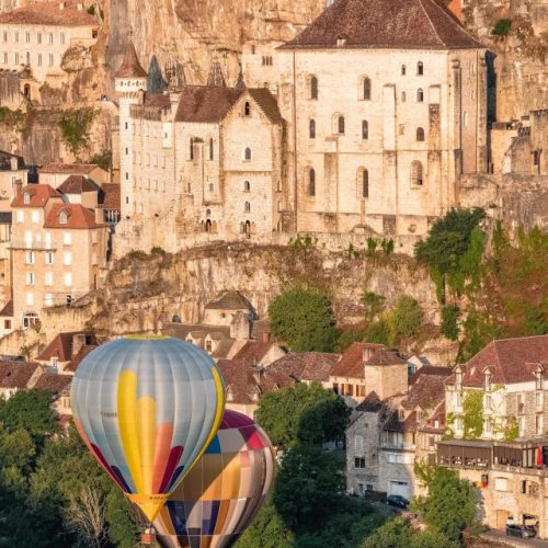 web21-180816083854-decollage-de-montgolfieres-a-rocamadour-lot-tourisme-teddy-verneuil-640x1024